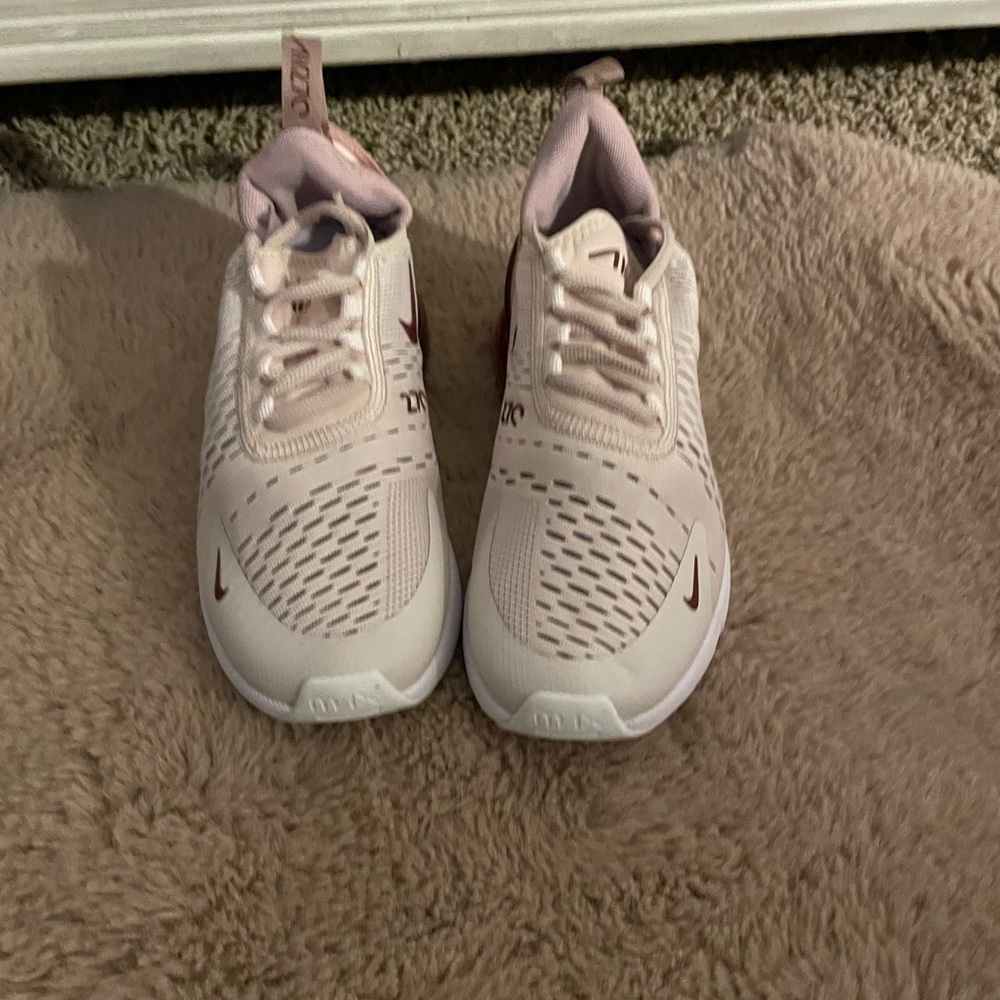 nike women’s 270s